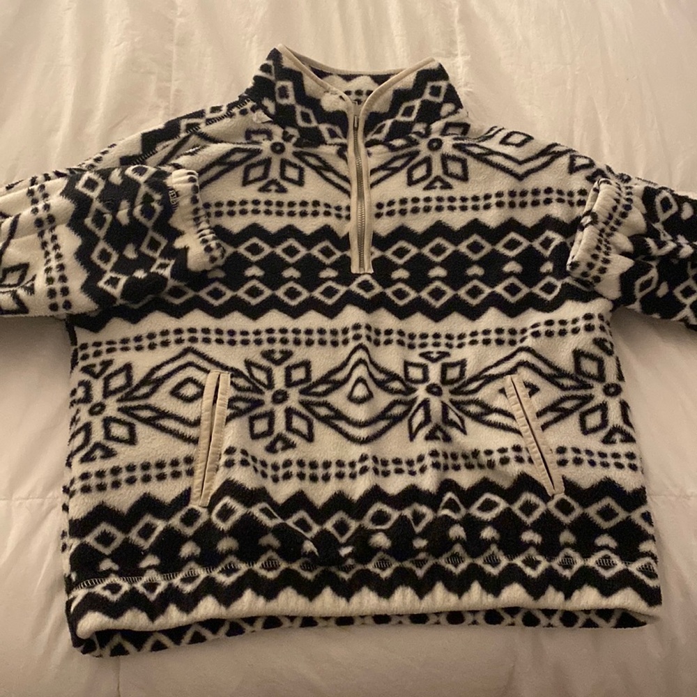 Black and white winter pattern fleece half zip